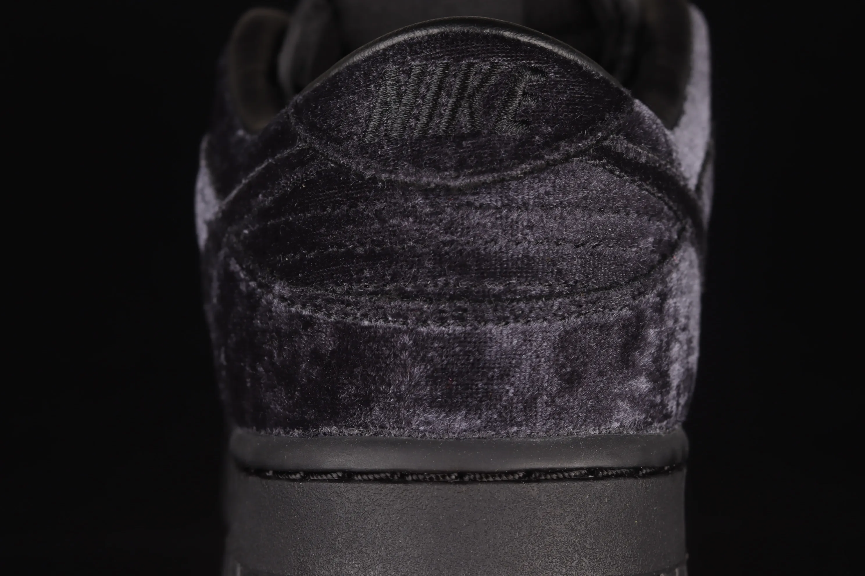 All categories Nk SB Dunk Series Nk SB Dunk Low Low-top skate shoes Pure original version Dover Street Market x Nk Dunk Low "Triple Black" Black Valentine's Day SB Dunk Series low-top skate shoes DH2686-002
